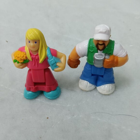 Fisher Price GeoTRAX Replacement 11 x Mini Figures & 1 x Mini Lion - Picture 6 of 7